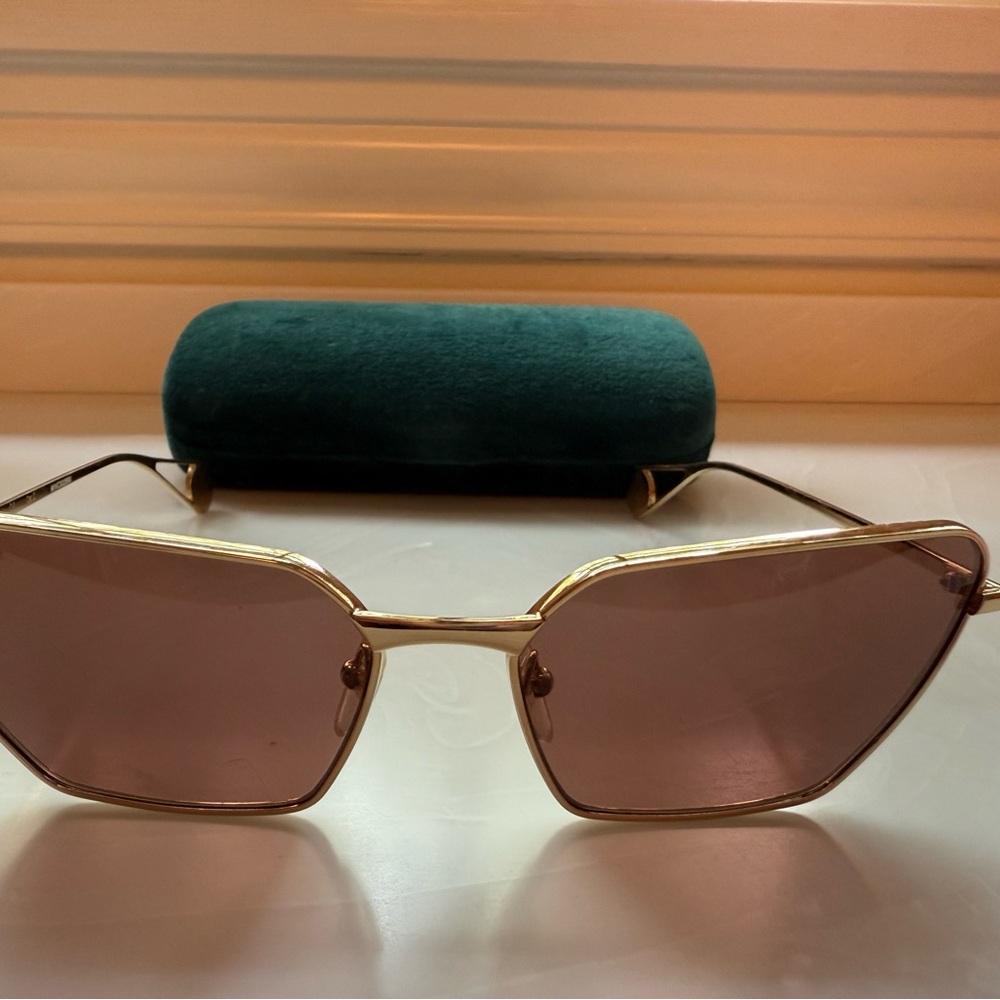 Gucci Women's Black and Gold Sunglasses - Picture 2 of 5